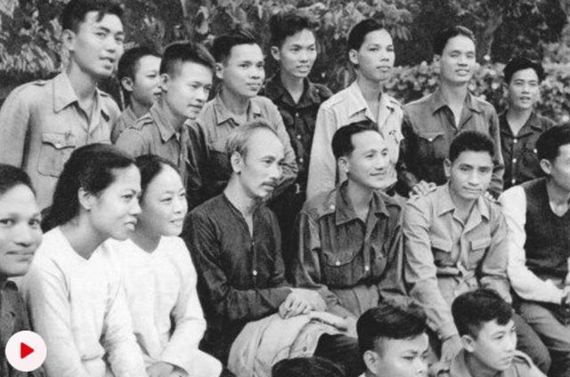 Hình ảnh về đời hoạt động của Hồ Chủ tịch