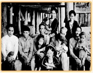 Làm việc với Chính phủ kháng chiến Lào, thăm gia đình đồng bào Dao tại xóm Đá Bàn, xã Mỹ Bằng, huyện Yên Sơn (1950)